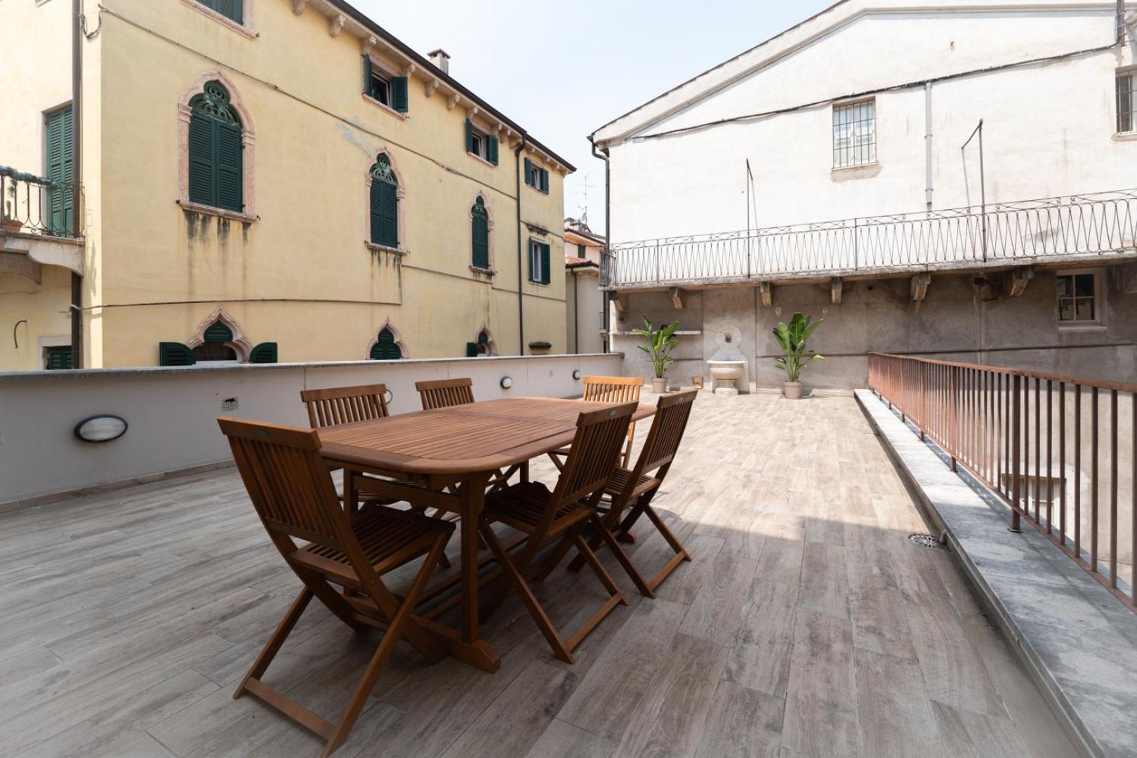 Dimora Catullo - La Terrazza Di Appartamento Verona